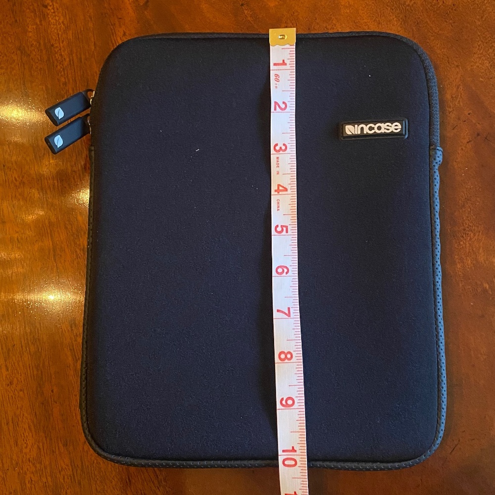 Incase neoprene device protector - Picture 4 of 10